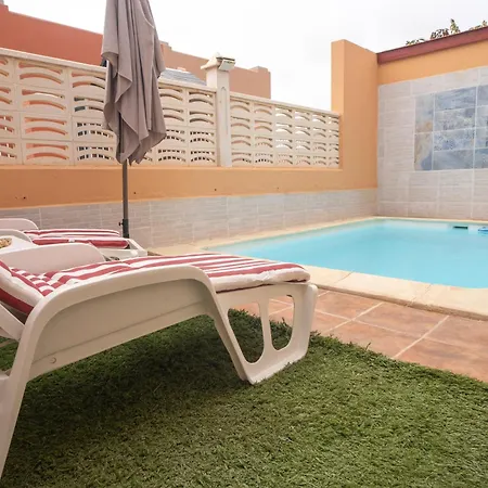 Bonita Con Piscina Privada Tatil Evi